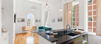 Stylish Downtown Mall Loft with Rooftop