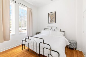 2 slaapkamers, een strijkplank/strijkijzer, gratis wifi, beddengoed