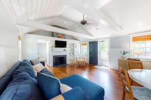 TV - Captain Clark's | Renovated house in Yarmouth with large yard - close to beaches (Yarmouth)