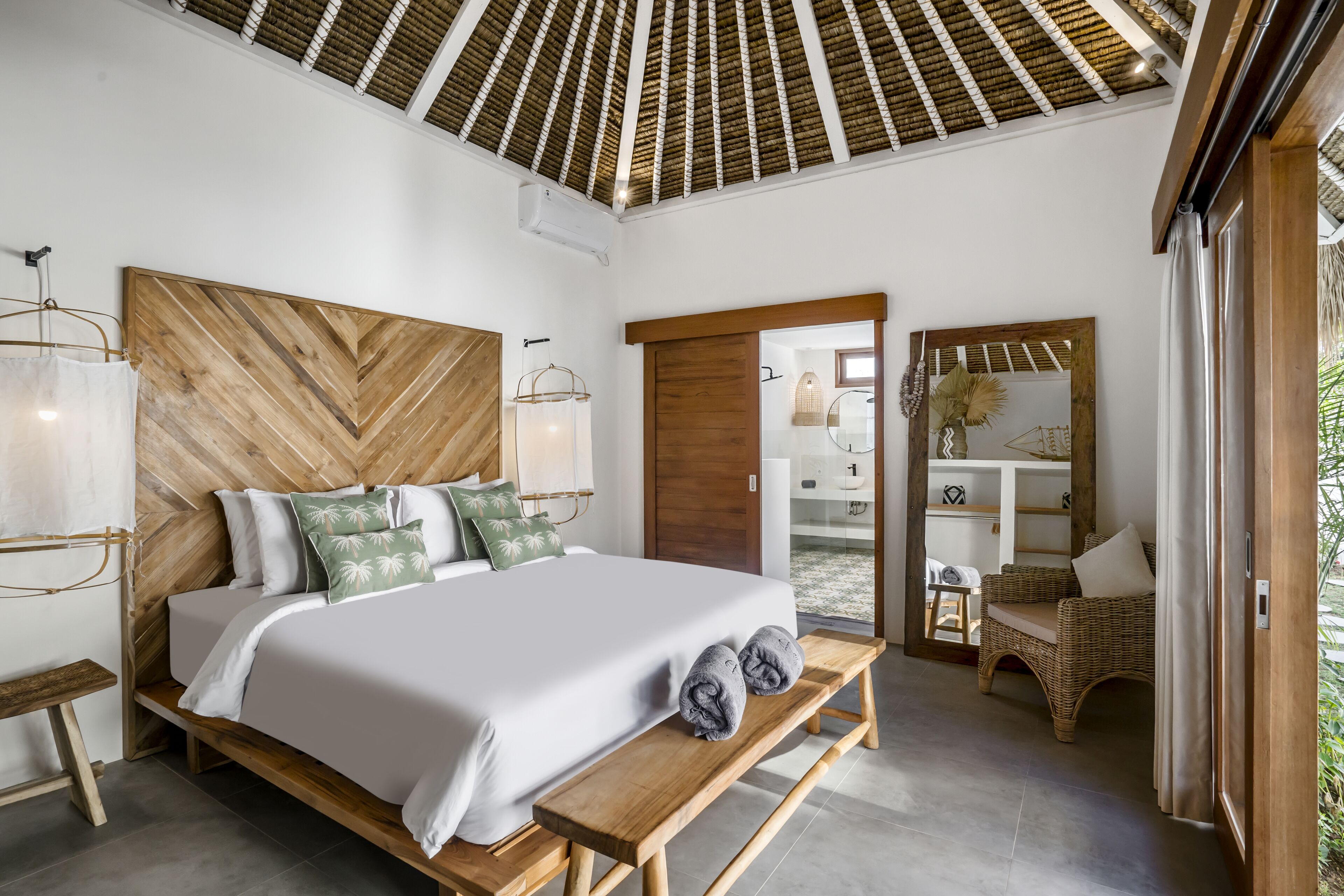 Vila Deluks, 5 kamar tidur, kolam renang pribadi, pemandangan kolam renang | 5 kamar tidur, seprai premium, brankas, dan meja kerja