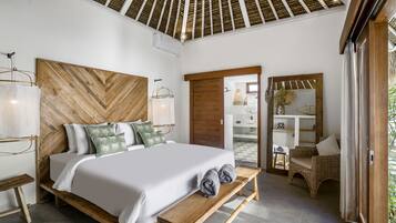 Vila Deluks, 5 kamar tidur, kolam renang pribadi, pemandangan kolam renang | 5 kamar tidur, seprai premium, brankas, dan meja kerja