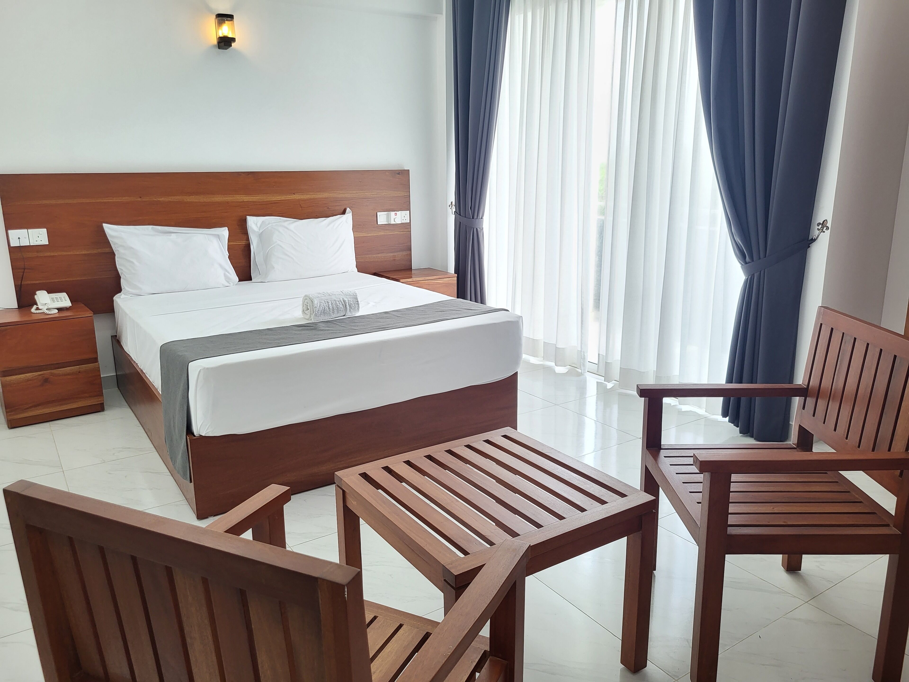 デラックス ダブルルーム | 高級寝具、客室ごとに異なるインテリア、デスク、ノートパソコン用作業スペース