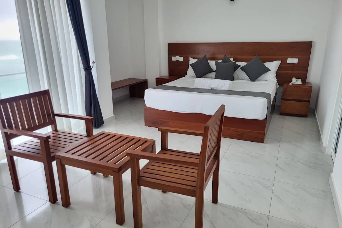 Kamar Double Deluks | Seprai premium, meja kerja, dan ruang kerja ramah laptop