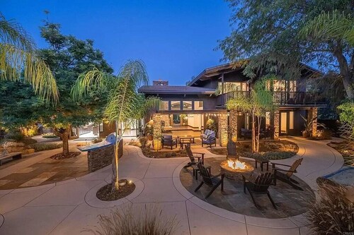 Resort-Style 5 BR Retreat in Lake Hodges W Pool, Jacuzzi, Grill, Volleyball Court