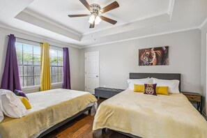 3 bedrooms, desk, iron/ironing board, WiFi - Tiger's Den 🐯 4.5 mile to LSU, Games, Sleeps 8 (Baton Rouge)