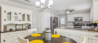 Tiger's Den 🐯 4.5 mile to LSU, Games, Sleeps 8