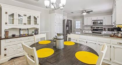 Tiger's Den 🐯 4.5 mile to LSU, Games, Sleeps 8