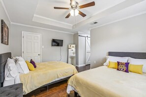 3 bedrooms, desk, iron/ironing board, WiFi - Tiger's Den 🐯 4.5 mile to LSU, Games, Sleeps 8 (Baton Rouge)