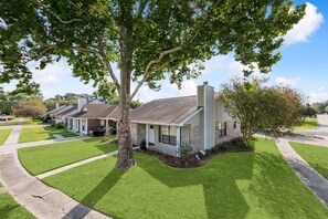 Exterior - Tiger's Den 🐯 4.5 mile to LSU, Games, Sleeps 8 (Baton Rouge)