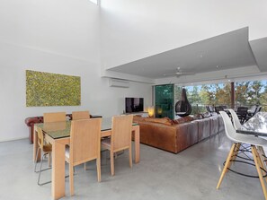 Interior - Friday Island Cabarita (Tweed)