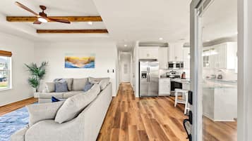 Smart TV, videojuegos, mesa de ping pong, estéreo