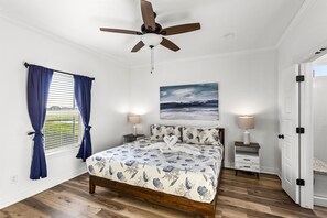 3 bedrooms, iron/ironing board, travel crib, free WiFi - Direct Beach Access: 3 Min Walk, King, Arcade (Crystal Beach)