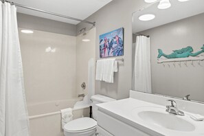 Hair dryer, towels - Official Majestic Beach Resort - T1 1709 - Small Studio - Sleeps 2 (Panama City Beach)