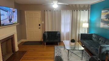 智能电视、壁炉、电脑显示器