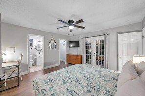 4 bedrooms, desk, iron/ironing board, free WiFi