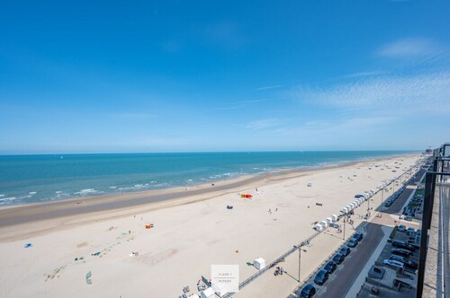 Penthouse Floor, amazing top floor views