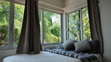 3 bedrooms, travel crib, free WiFi, bed sheets