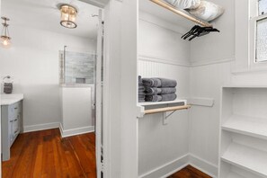 Interior - Freestanding, Bayou St John Luxury cottage! (New Orleans)