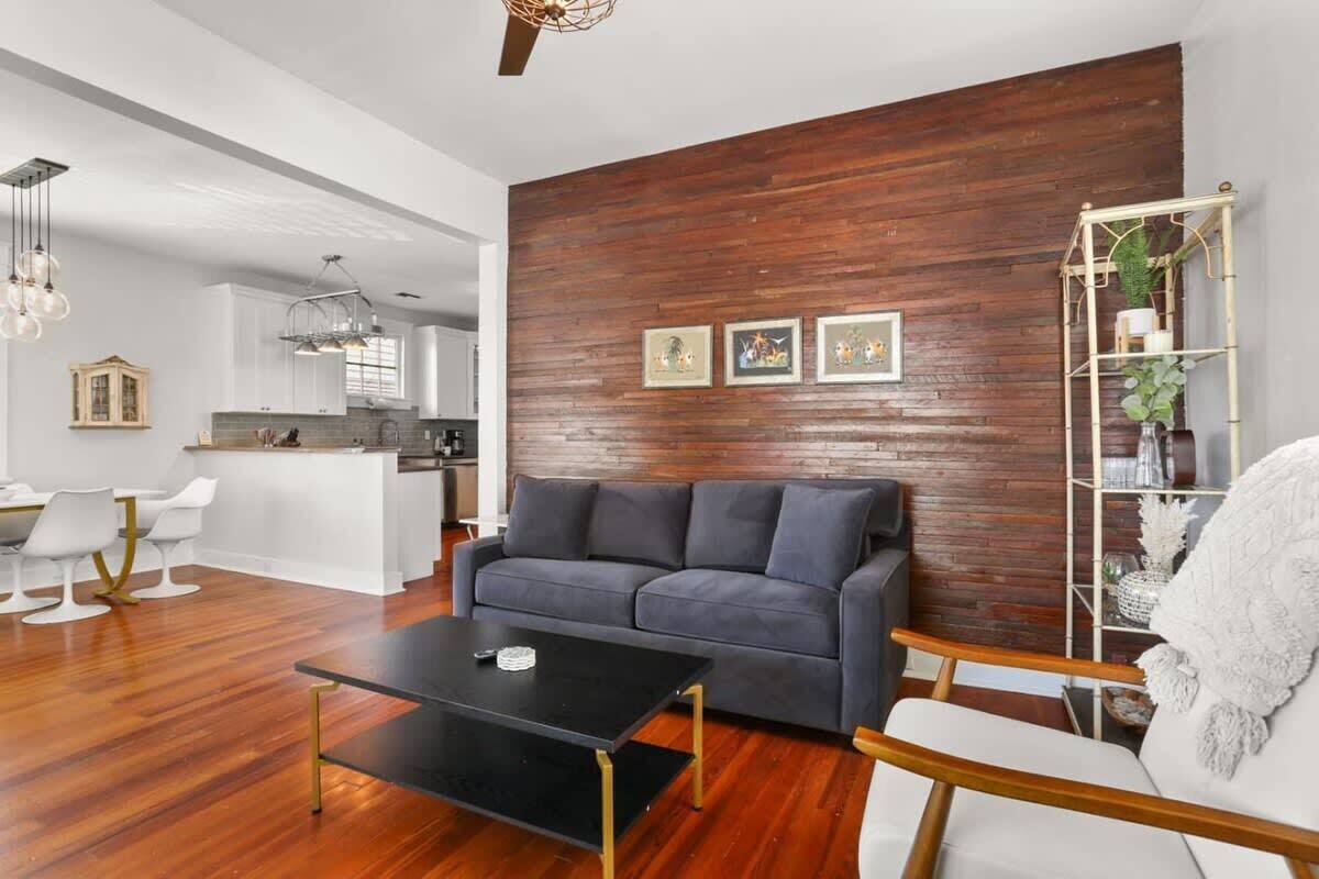 Freestanding, Bayou St John Luxury Cottage! - Mardi Gras New Orleans