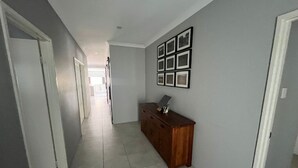 Interior - Bright Holiday Home (South Bunbury)