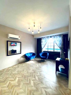 Family Suite | Desk, laptop workspace, free WiFi, bed sheets - Townhouse OAK Dz Premier Suite (Malacca City)