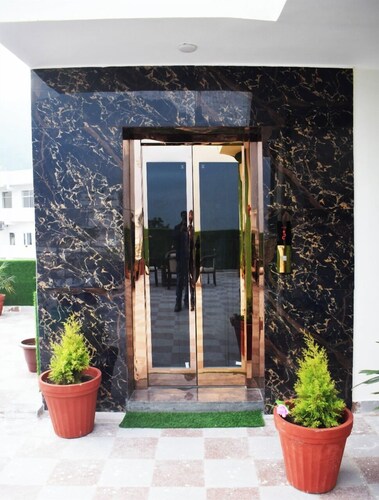 Hotel Tapovan By Terraa Hotels