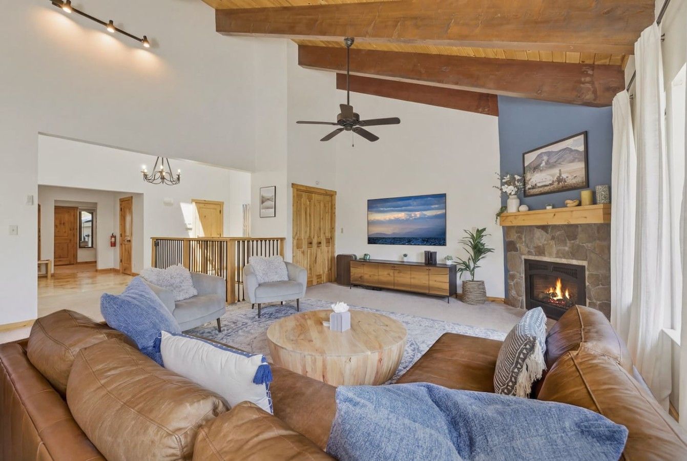 TV, fireplace
