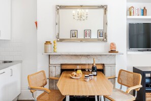 Dining - The Barnsbury, London Apartment w/WIFI (London)