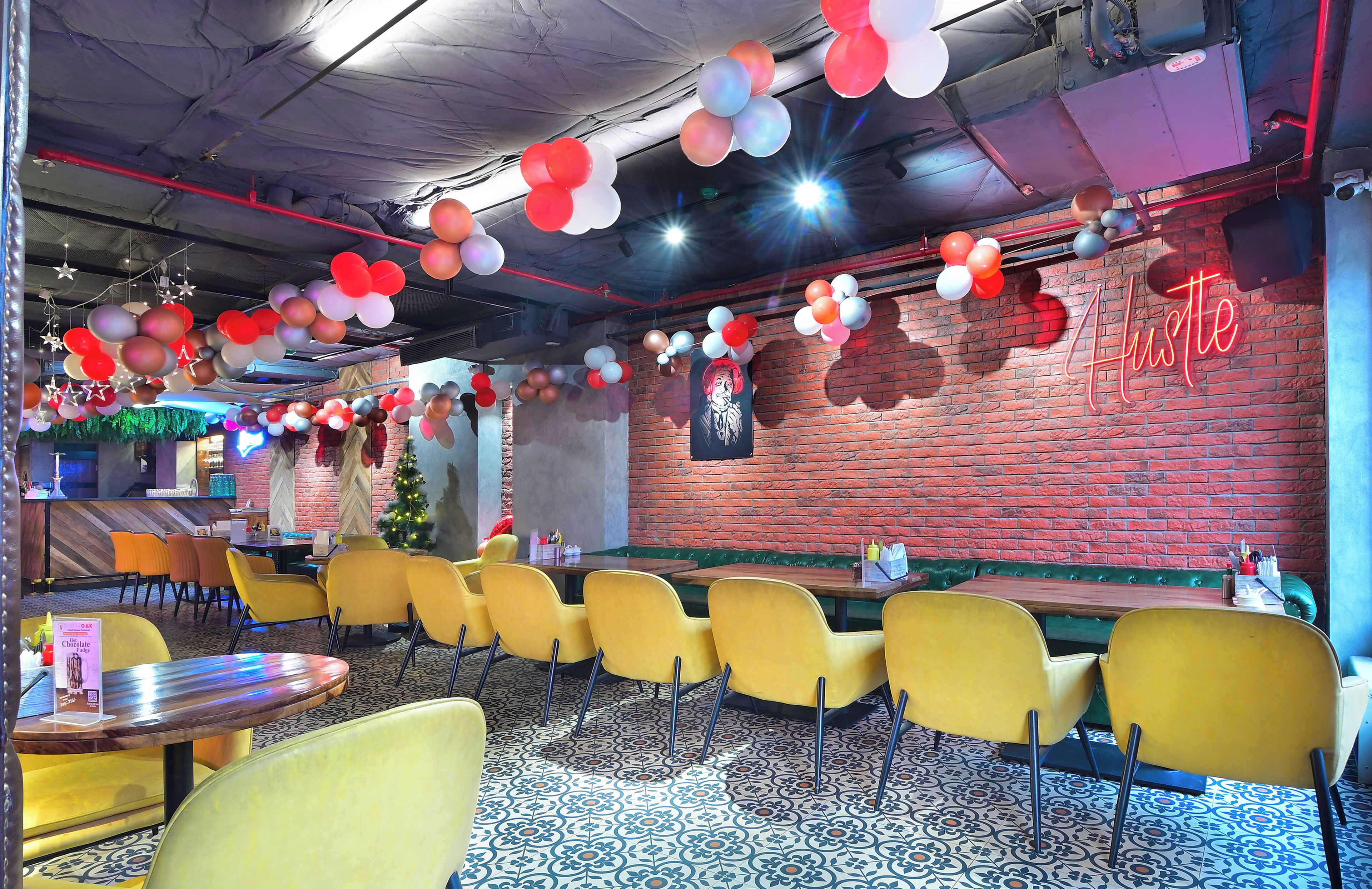 Photo - Hotel Oak Plaza Near Connaught Place & New Delhi Railway Station