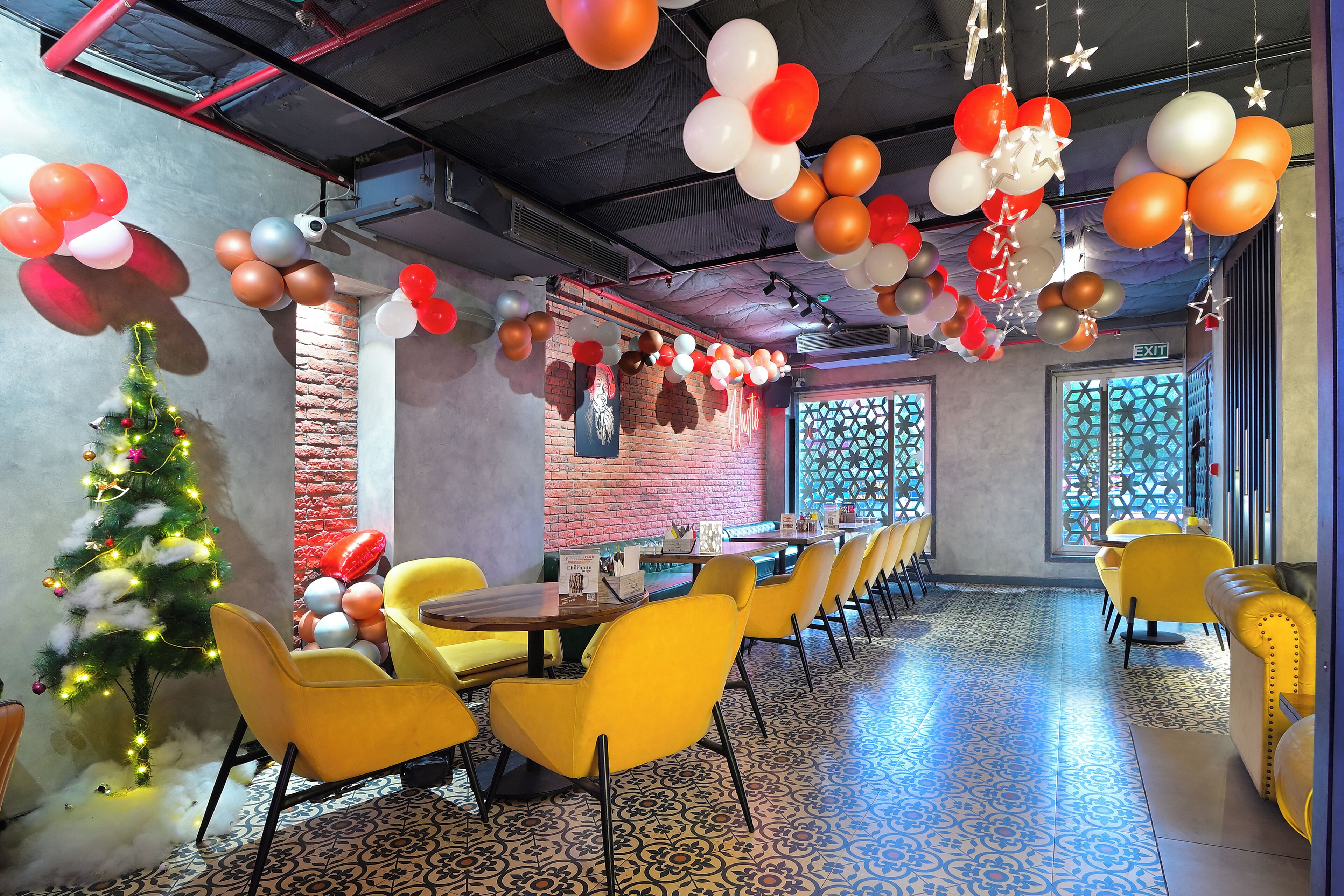 Photo - Hotel Oak Plaza Near Connaught Place & New Delhi Railway Station