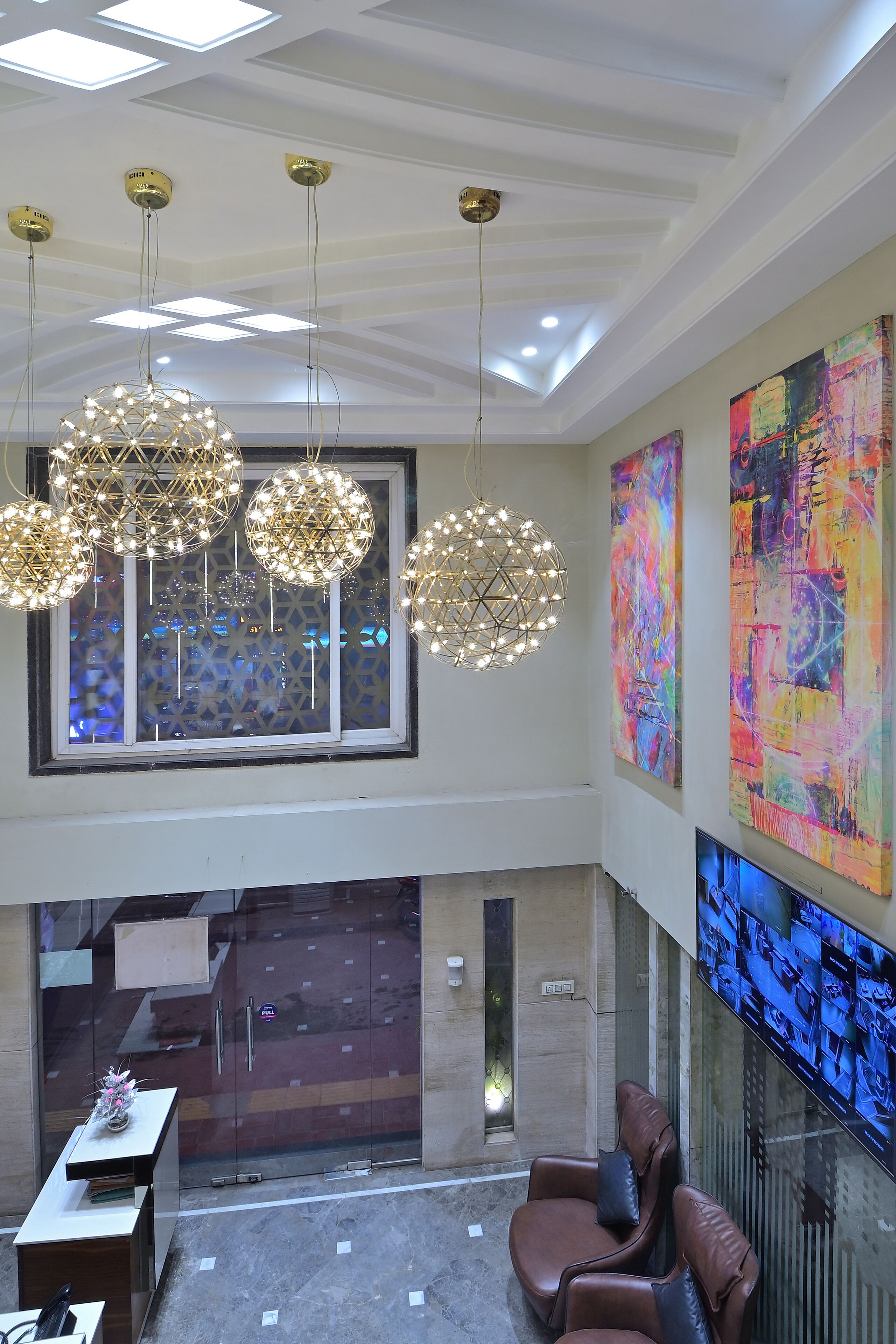Foto - Hotel Oak Plaza - Free Airport & Train Station Shuttle Service