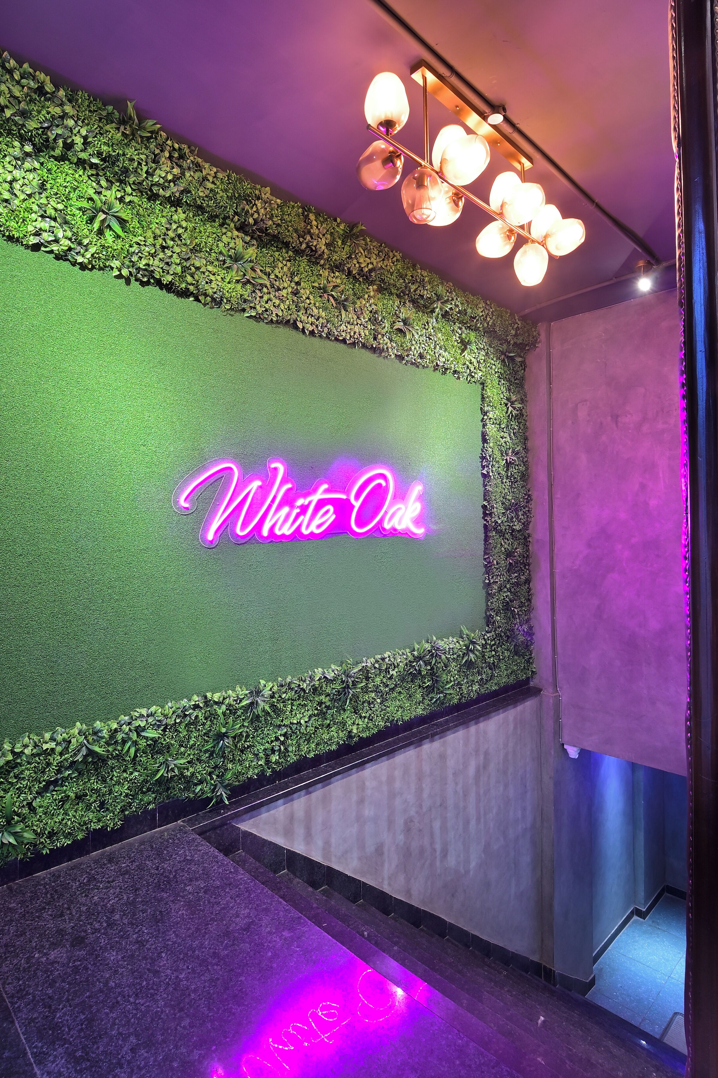 Photo - Hotel Oak Plaza Near Connaught Place & New Delhi Railway Station