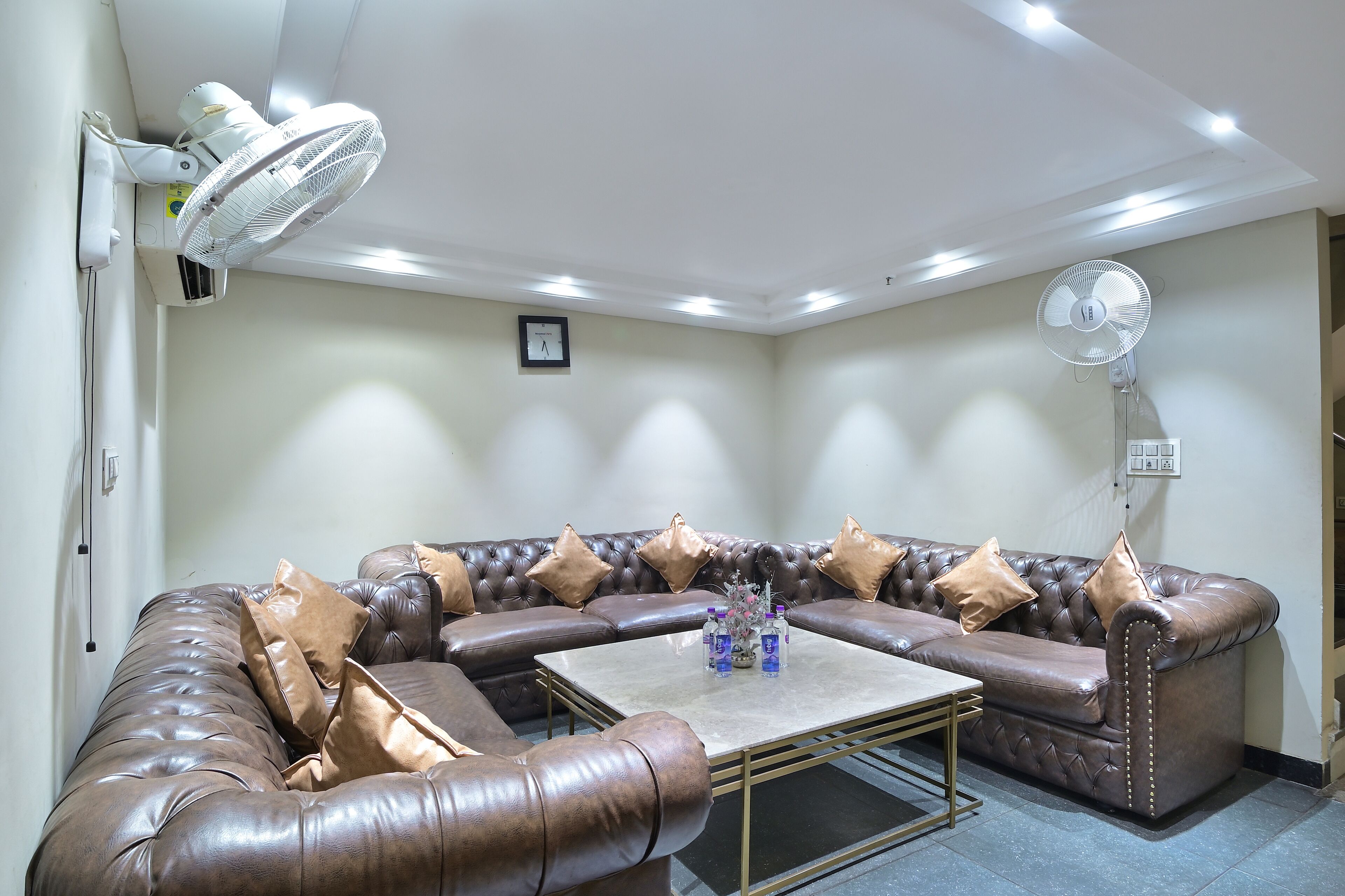 Photo - Hotel Oak Plaza Near Connaught Place & New Delhi Railway Station