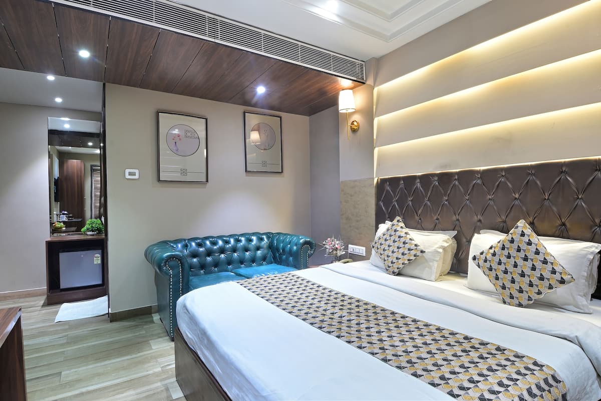 Deluxe Double Room | Premium bedding, Tempur-Pedic beds, desk, soundproofing