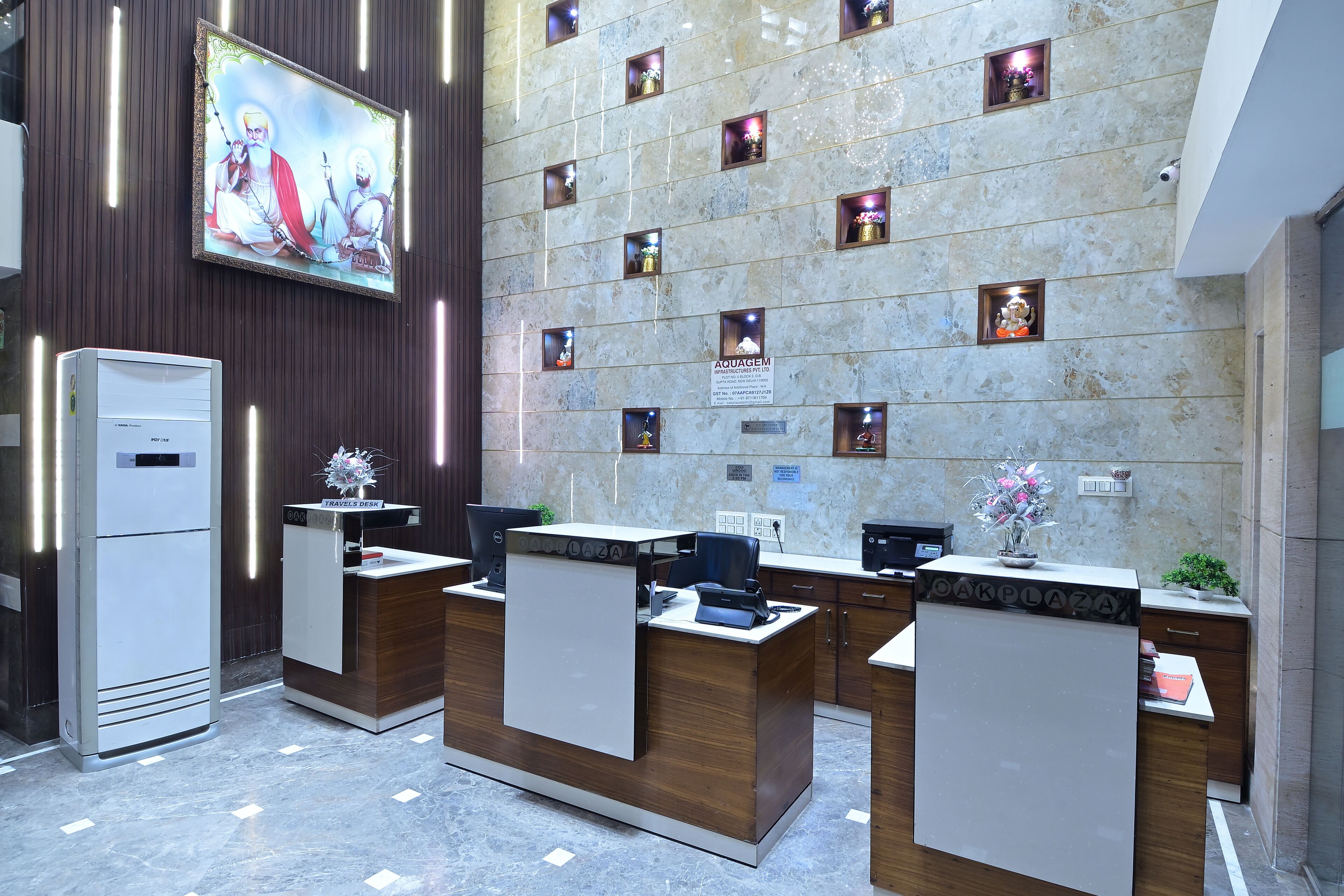 Photo - Hotel Oak Plaza Near Connaught Place & New Delhi Railway Station