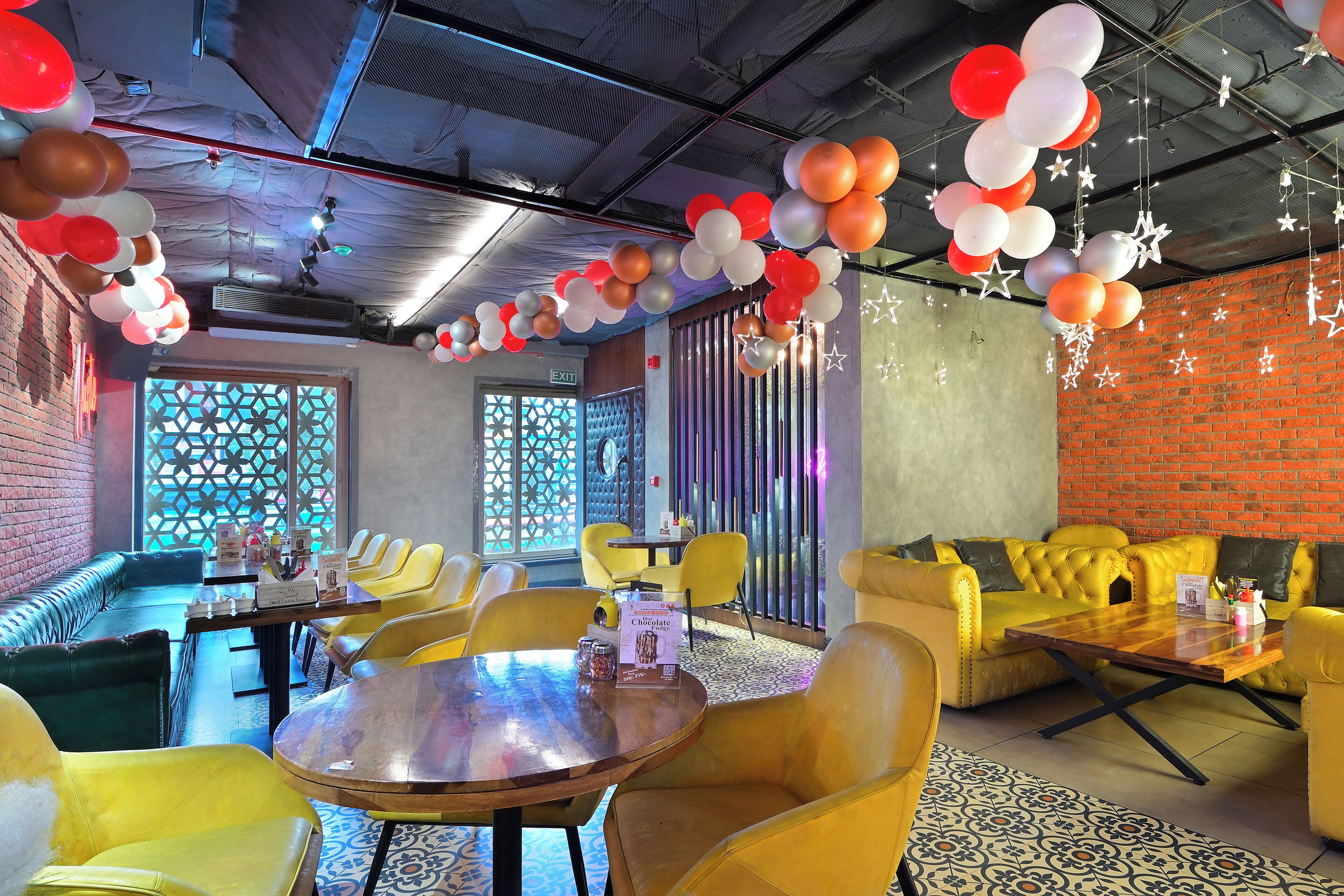 Photo - Hotel Oak Plaza Near Connaught Place & New Delhi Railway Station