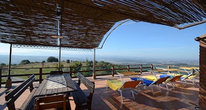 Old Hunting Lodge With Exceptional Views of Lakes and Villages of Val di Chiana
