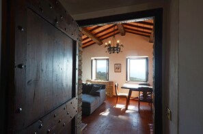 Smart TV, fireplace, DVD player, table football - Old hunting lodge with exceptional views of lakes and villages of Val di Chiana (Città della Pieve)