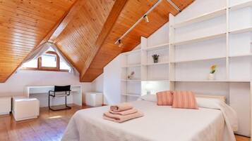 3 slaapkamers, een bureau, internet