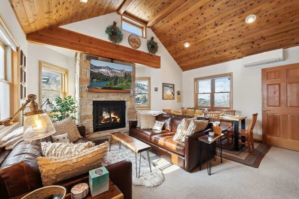 Smart TV, fireplace, offices