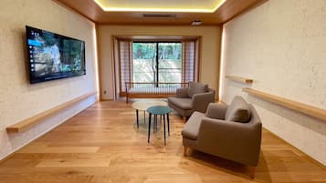 Comfort Suite | Premium bedding, memory foam beds, free minibar items