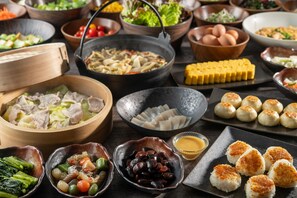 Daily buffet breakfast for a fee