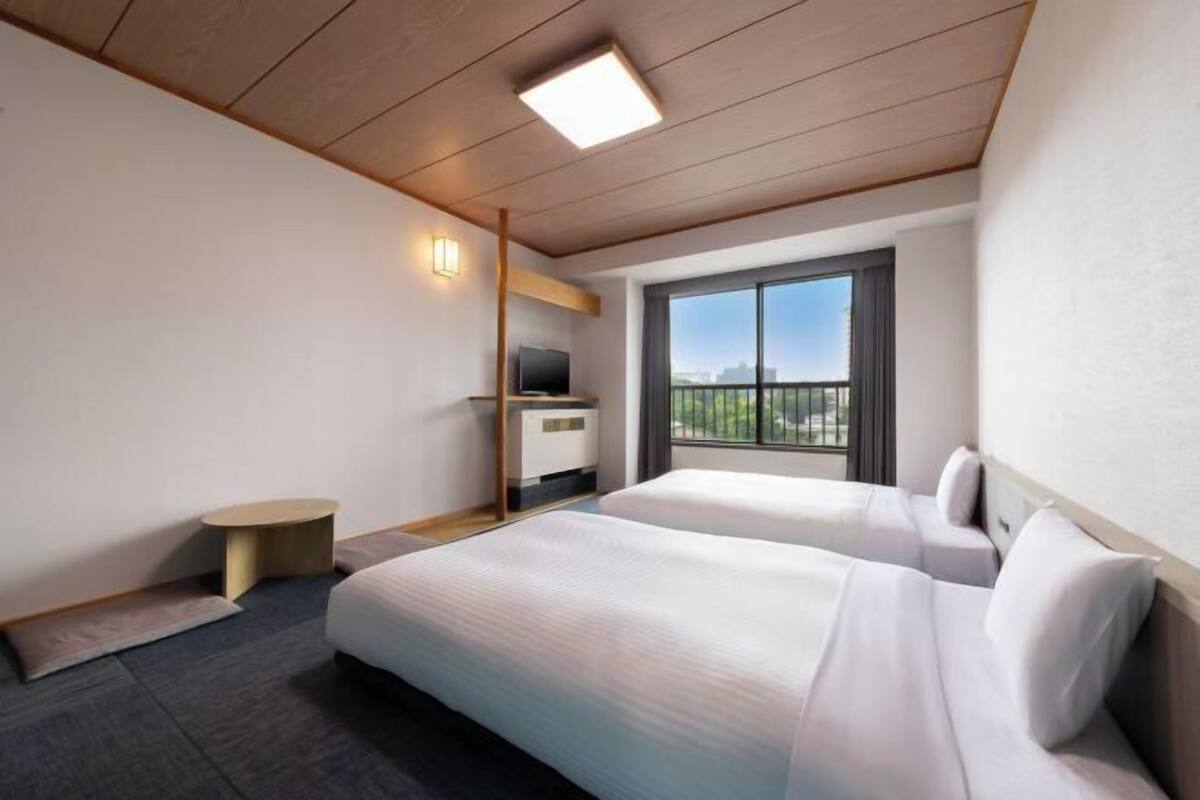 In-room safe, free WiFi, bed sheets