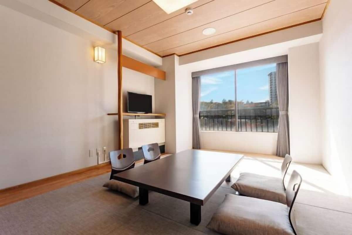 Living area | 43-inch flat-screen TV with digital channels