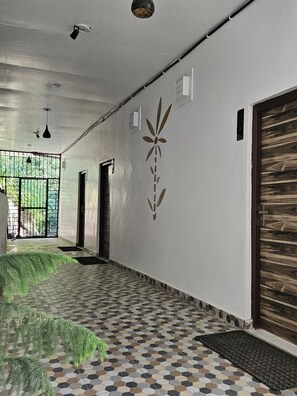 Hallway - Cloud Forest (Lansdowne)