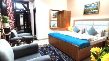 Memory foam beds, free WiFi