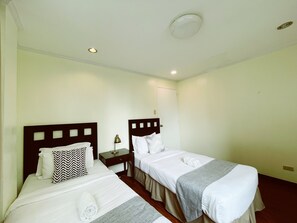 Executive Double Room | Free WiFi, bed sheets - LPL Suites Greenbelt Makati (Makati)