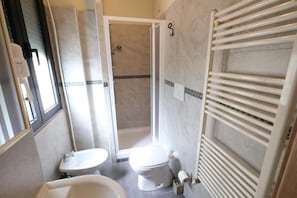 Standard Room, 1 Large Single Bed | Bathroom