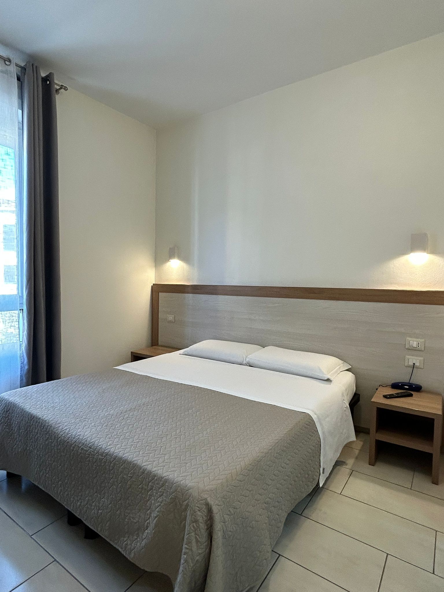 Standard Room, 1 Double Bed | Iron/ironing board, free WiFi