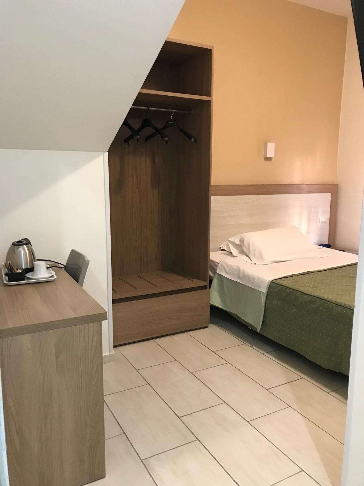 標準客房, 1 張小型雙人床 | 熨斗/熨衣板、免費無線上網